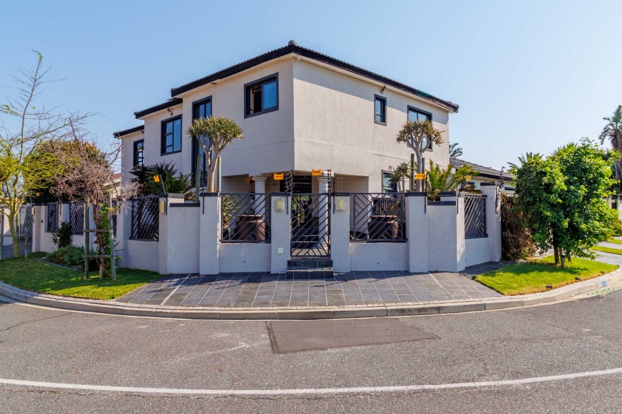 4 Bedroom Property for Sale in Flamingo Vlei Western Cape
